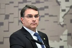 Campanha de Flávio teme “fogo amigo” na reta eleitoral