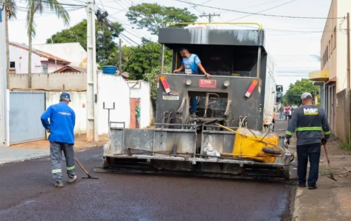Arapongas amplia recuperação de ruas com novo programa de micropavimentação