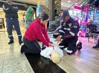 Samu promove treinamento de reanimação e desengasgo em shopping de Apucarana