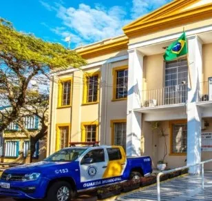 Divergência sobre retirada de carro termina na delegacia em Arapongas