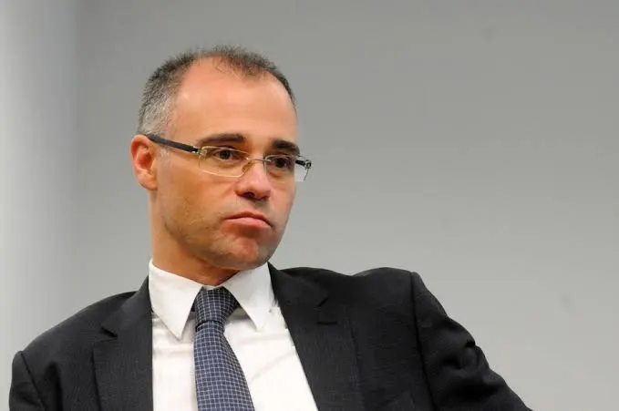 Mendonça adota cautela e pode travar delação de banqueiro no STF