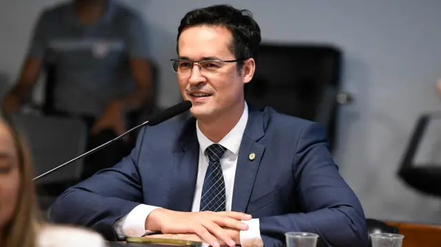 Deltan lidera todos os cenários e consolida força na disputa ao Senado